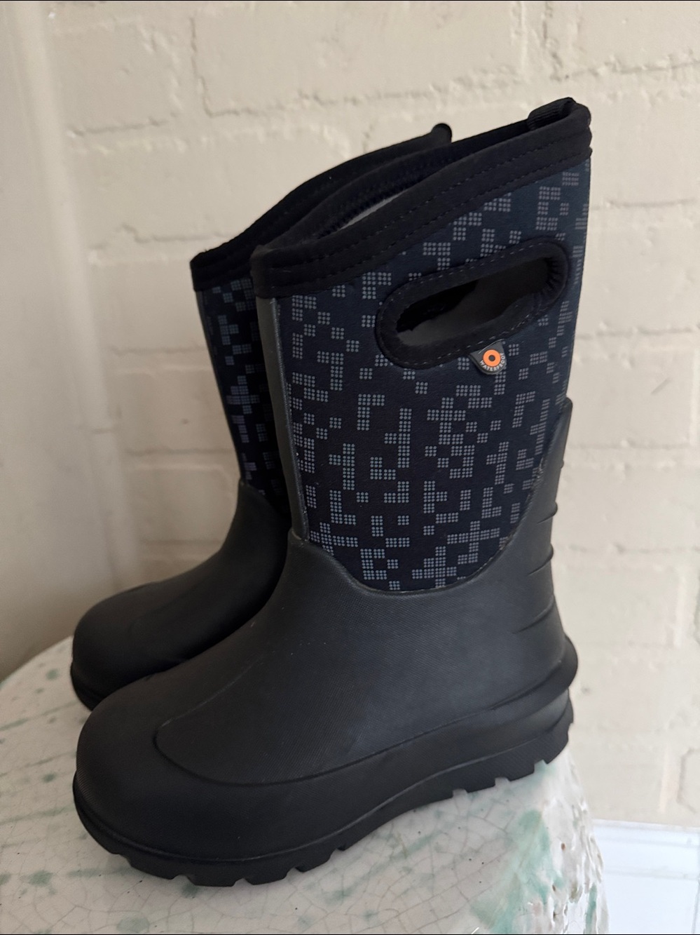 Bogs Boots Black 12 girls neoprene classic amaze